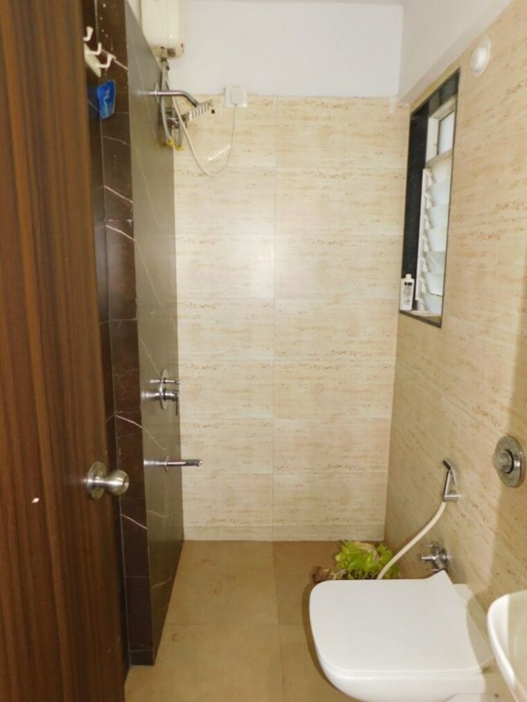 Bathroom, kalpataru-yugdharma 2 Bedroom 900 Sq.Ft. Apartment In Malad West Mumbai 10376380