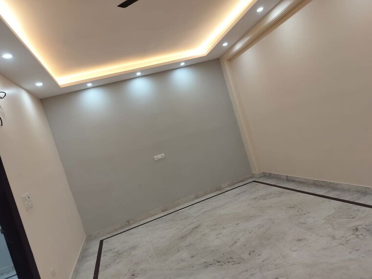 Room, rwa-apartments-sector-71 3 Bedroom 250 Sq.Mt. Independent House In Sector 71 Noida 10376379