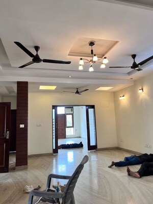 Team Area in 3 BHK Builder Floor at RWA Apartments Sector 50, Sector 50 – for Rent