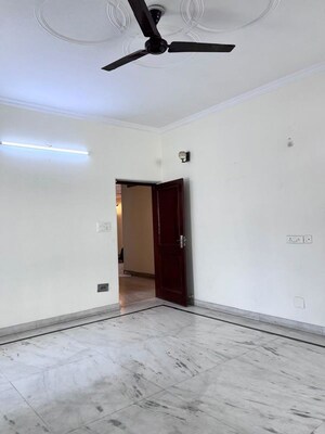 Room in 3 BHK Builder Floor at RWA Apartments Sector 50, Sector 50 – for Rent