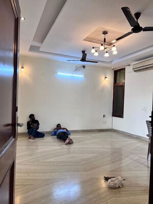 Room in 3 BHK Builder Floor at RWA Apartments Sector 50, Sector 50 – for Rent