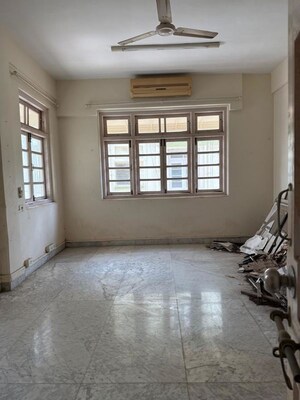 Room in 3 BHK Apartment at Churchgate – for Sale