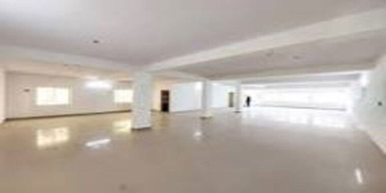 Room, elgin Commercial Showroom 1600 Sq.Ft. In Elgin Kolkata 10376425