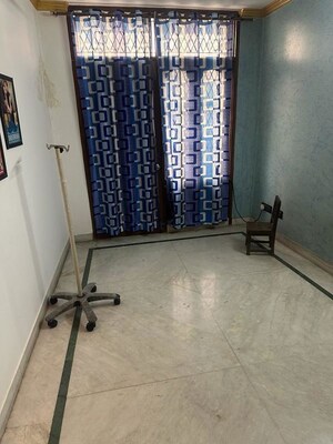 Room in 3 BHK Builder Floor at Kailash Colony – for Rent