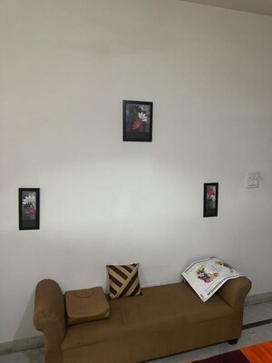 Furnished Amenities in 3 BHK Builder Floor at Kailash Colony – for Rent