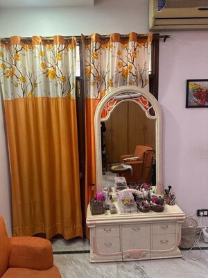 Furnished Amenities in 3 BHK Builder Floor at Kailash Colony – for Rent