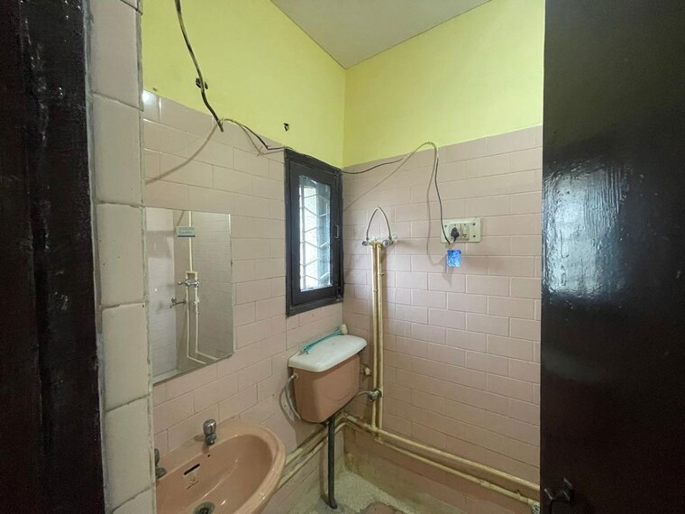 Bathroom, sector 7 dwarka 4 Bedroom 2600 Sq.Ft. Apartment In Sector 7 Dwarka Delhi 10376435