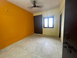 Room in 4 BHK Apartment at Sector 7 Dwarka – for Rent