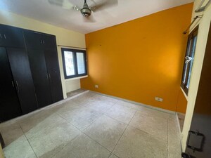 Room in 4 BHK Apartment at Sector 7 Dwarka – for Rent