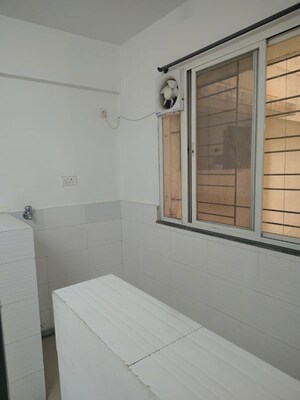 Room in 2 BHK Apartment at Leisure Apartment, Bavdhan – for Rent