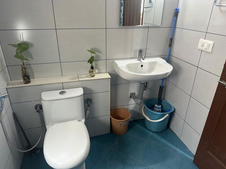 Bathroom, high grounds Studio 350 Sq.Ft. Penthouse In High Grounds Bangalore 10376398