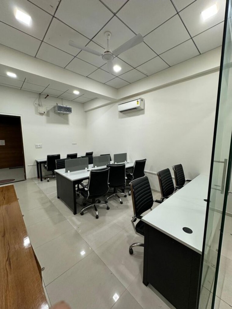 Team Area, sola Commercial Office Space 680 Sq.Ft. In Sola Ahmedabad 10376545