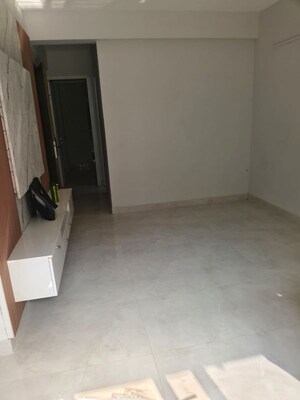 Room in 3.5 BHK Apartment at Microtek Greenburg, Sector 86 – for Rent
