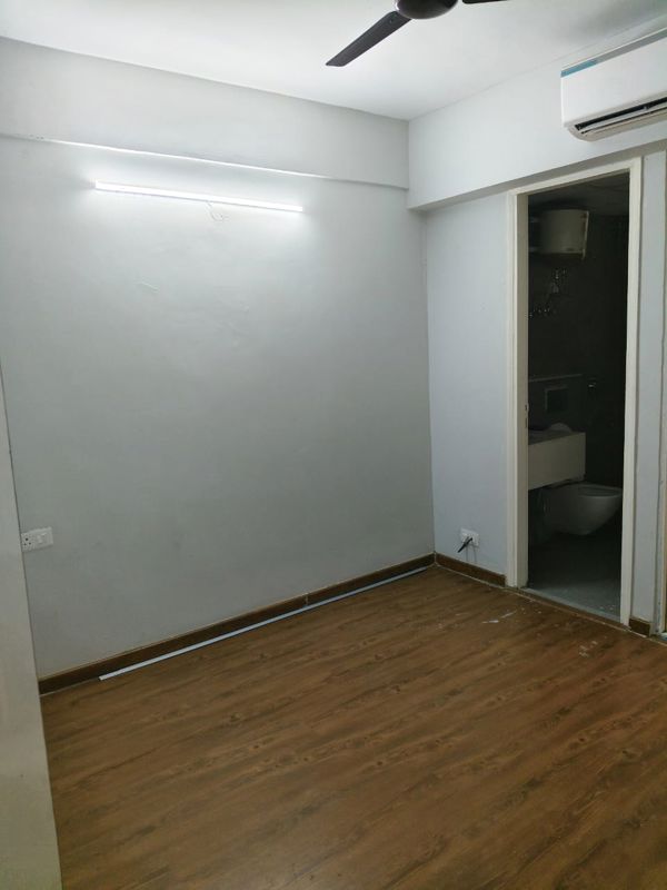 3.5 BHK + Servant Room 1895 Sq.Ft. Apartment in Microtek Greenburg