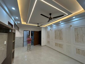 Room in 3 BHK Apartment at Gaur City 7th Avenue, Sector 4 Greater Noida – for Rent