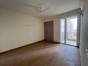 Room in 3.5 BHK Apartment at Emaar Palm Hills, Sector 77 – for Rent