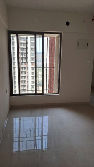 Room in 1 BHK Apartment at Dosti Greater Thane, Kalher – for Sale