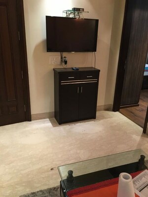 Room in 3 BHK Builder Floor at Defence Colony – for Rent