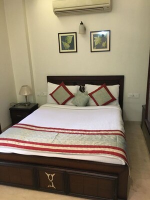 Bedroom in 3 BHK Builder Floor at Defence Colony – for Rent