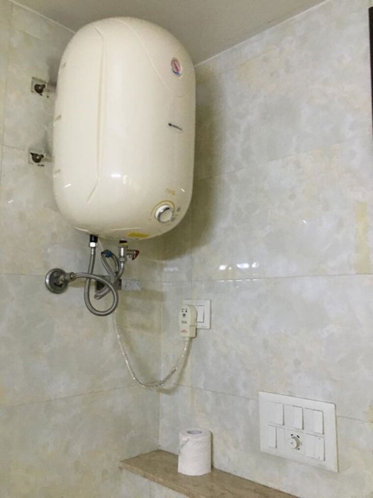 Bathroom, defence colony 3 Bedroom 2000 Sq.Ft. Builder Floor In Defence Colony Delhi 10376725