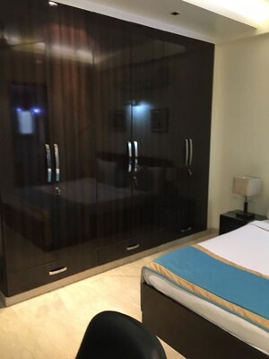 Furnished Amenities in 3 BHK Builder Floor at Defence Colony – for Rent