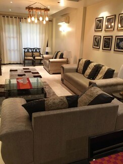 3 BHK + Servant Room Builder Floor For Rent in Defence Colony