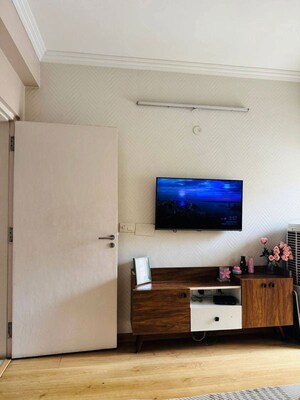 Room in 3.5 BHK Apartment at Emaar Imperial Gardens, Sector 102 – for Sale