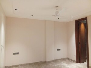 Room in 4 BHK Builder Floor at Saket – for Rent