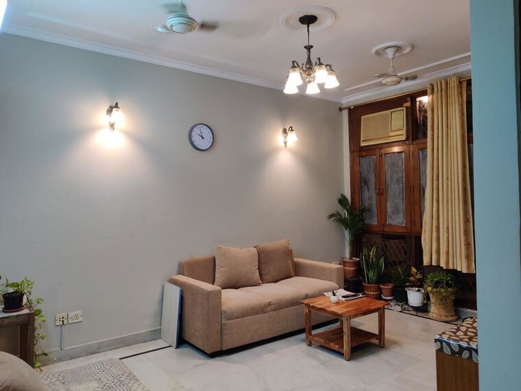Living Room, kalkaji 2 Bedroom 1000 Sq.Ft. Builder Floor In Kalkaji Delhi 10376815