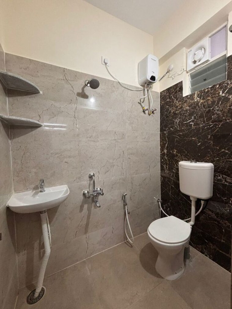 Bathroom, smr-vinay-iconia-phase-ii 1 Bedroom 550 Sq.Ft. Apartment In Kondapur Hyderabad 10375524