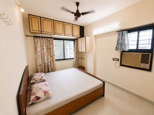 Bedroom in 2 BHK Apartment at Andheri West – for Rent