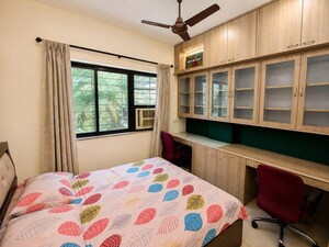 Bedroom in 2 BHK Apartment at Andheri West – for Rent