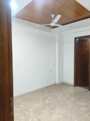 Room in 3 BHK Builder Floor at Chittaranjan Park – for Rent