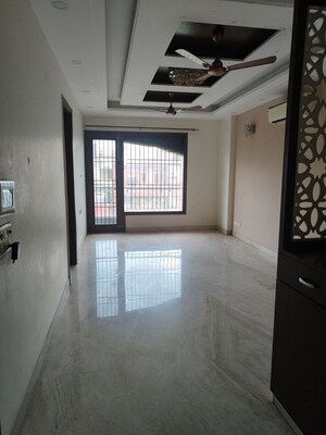 Room in 3 BHK Builder Floor at Chittaranjan Park – for Rent