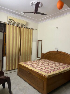 Bedroom in 1 BHK Builder Floor at Sector 40 – for Rent