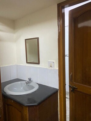 Bathroom in 1 BHK Builder Floor at Sector 40 – for Rent