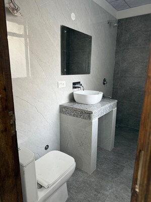 Bathroom in 1 BHK Builder Floor at Sector 40 – for Rent
