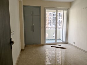 Room in 3 BHK Apartment at Sikka Kaamna Greens, Sector 143a Noida – for Rent