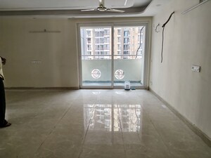 Room in 3 BHK Apartment at Sikka Kaamna Greens, Sector 143a Noida – for Rent