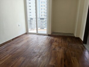 Room in 2 BHK Apartment at Sikka Karnam Greens, Sector 143b – for Rent