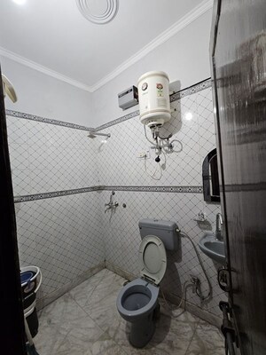 Bathroom in 1 RK Builder Floor at Sector 31 – for Rent