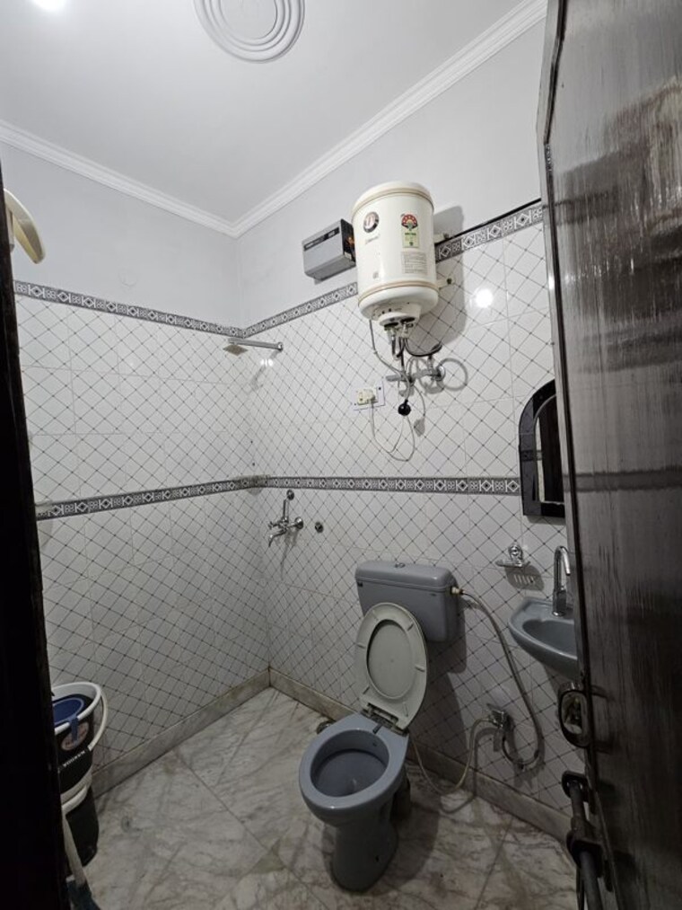 Bathroom, sector 31 1 RK 321 Sq.Ft. Builder Floor In Sector 31 Gurgaon 10376924