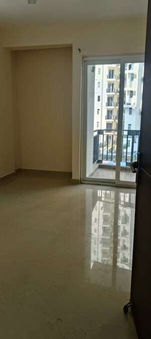 2 BHK Apartment For Rent in Sikka Karnam Greens, Sector 143b