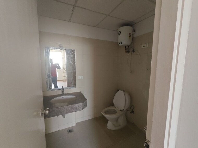 Bathroom, ss-the-leaf 4 Bedroom 2800 Sq.Ft. Apartment In Sector 85 Gurgaon 10376914