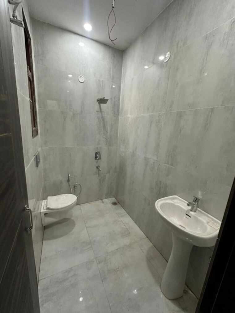 Bathroom, high grounds 4 Bedroom 1500 Sq.Ft. Apartment In High Grounds Bangalore 10376981