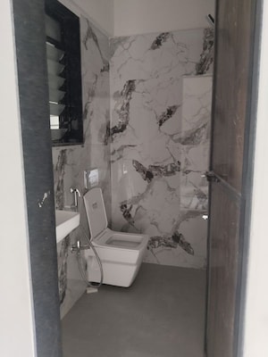 Bathroom in 1.5 BHK Apartment at Dadar West – for Rent