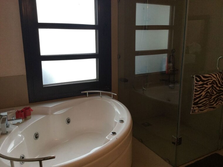 Bathroom, vipul-tatvam-villas 3 Bedroom 3000 Sq.Ft. Villa In Sector 48 Gurgaon 10376987