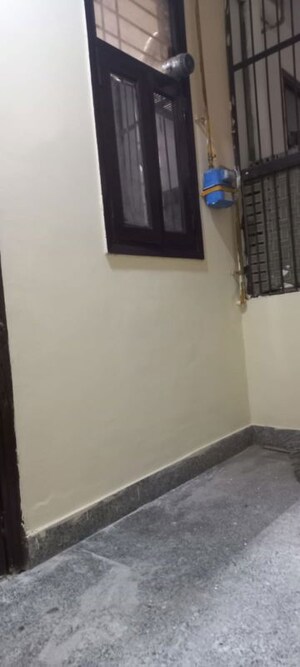 Room in 2 BHK Builder Floor at Vaishali Media Apartment, Vaishali Sector 5 – for Rent