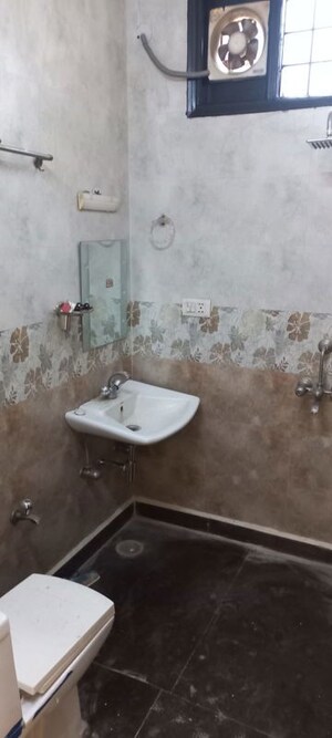 Bathroom in 2 BHK Builder Floor at Vaishali Media Apartment, Vaishali Sector 5 – for Rent