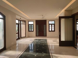 Dining area in 4 BHK Builder Floor at Safdarjung Enclave – for Rent